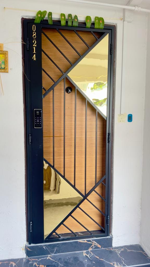 My - One of the most iconic hdb gate in Singapore The Kato 2k gold gate ...