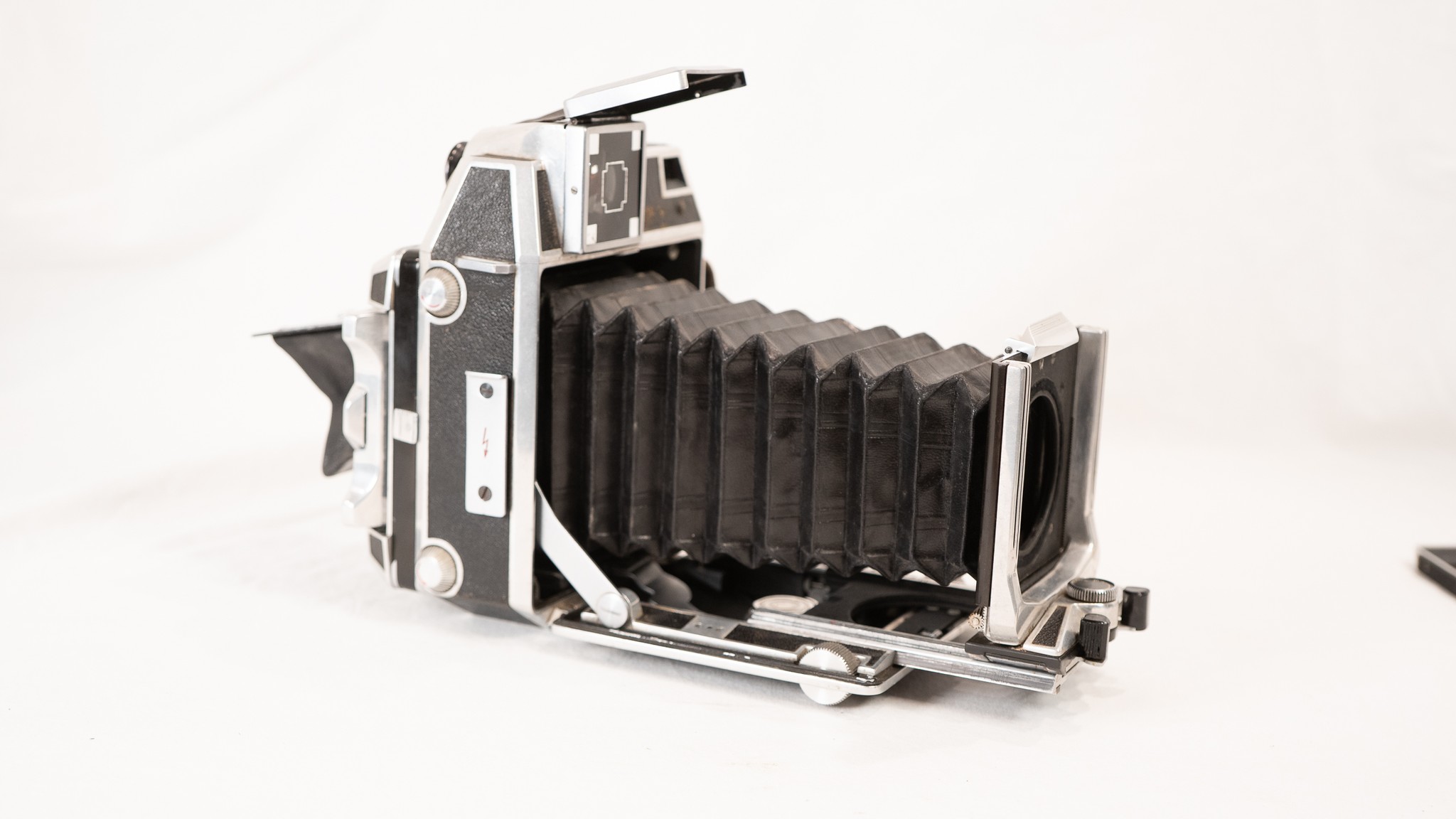 How to switch from ground glass to 6x9 back on a Linhof camera?