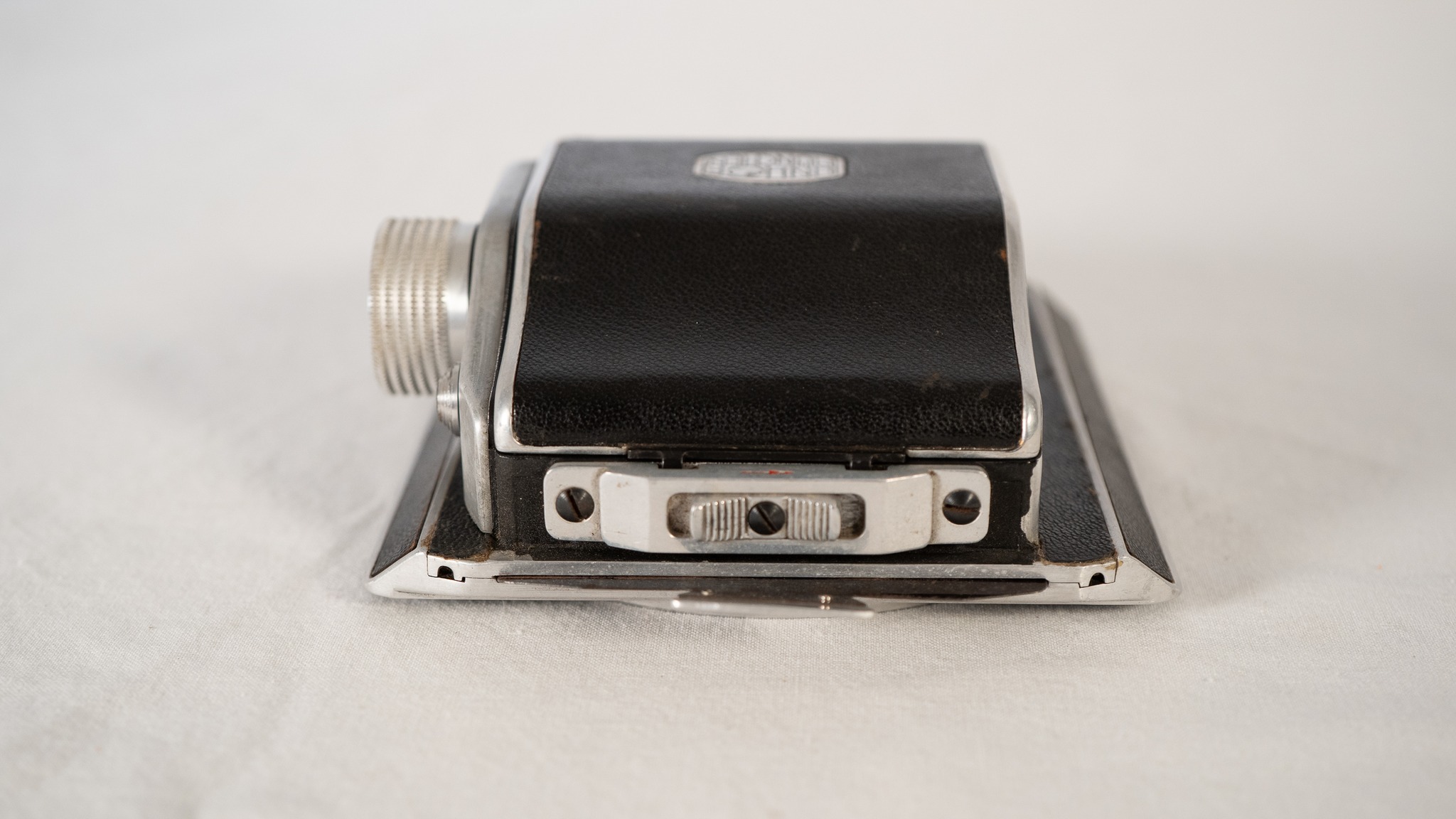 How to switch from ground glass to 6x9 back on a Linhof camera?