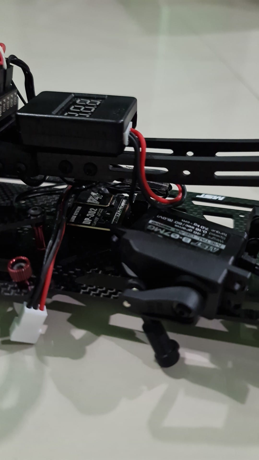 What's causing Yokomo V4 gyro and RevD RS-ST servo to fight in a