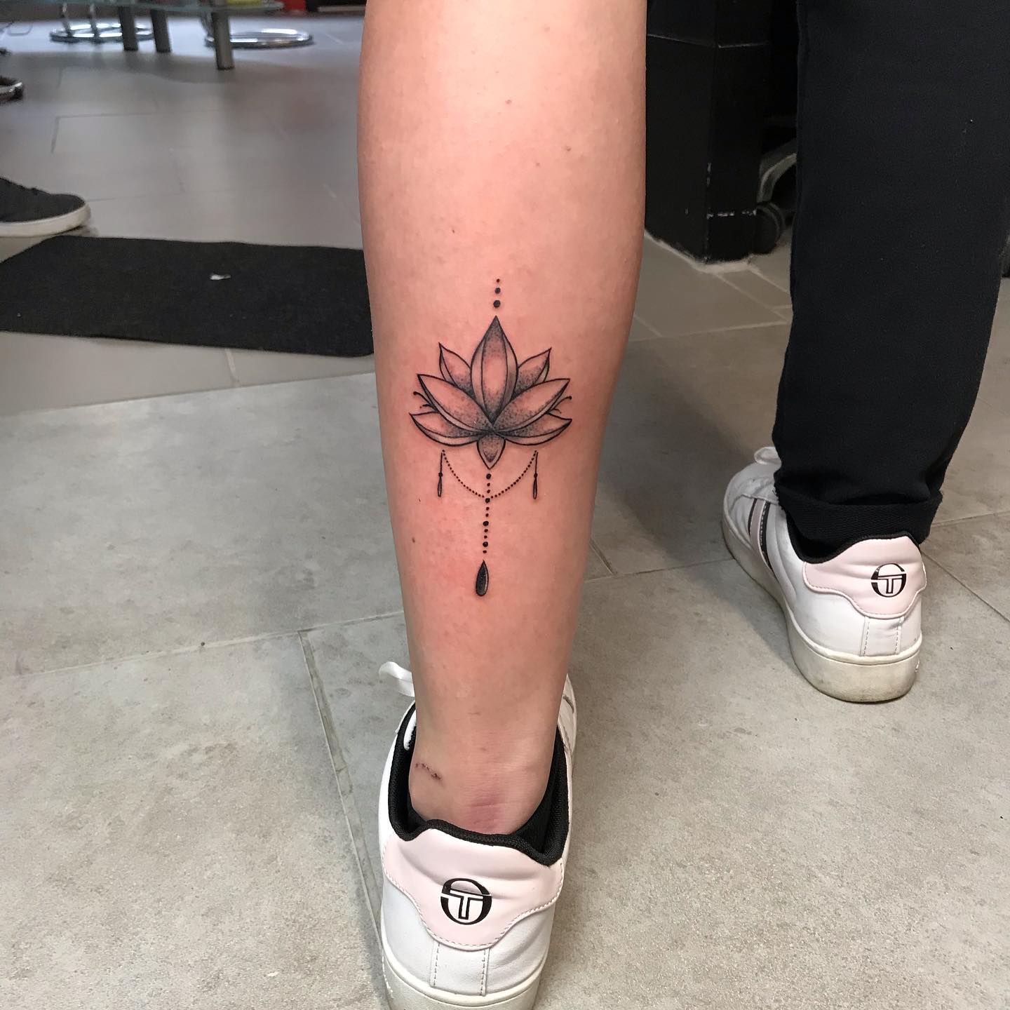 Tatouage Fleur De Lotus Cheville
