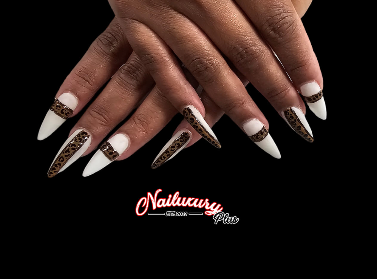 We offer a wider range of branded nail sets, such as this Louis