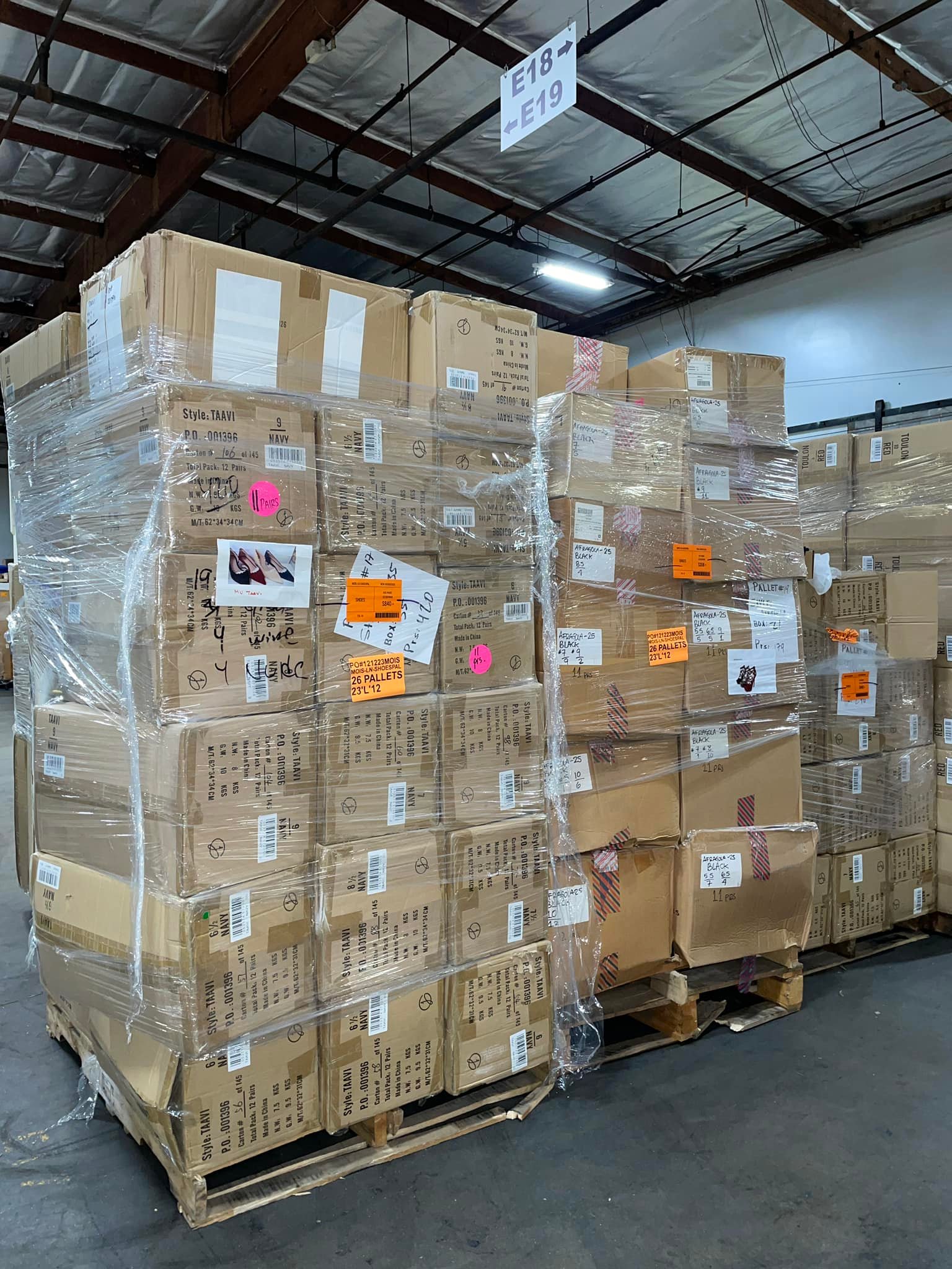 Pallets de zapatos por solo $2.00/ par!... - Via Trading Corp