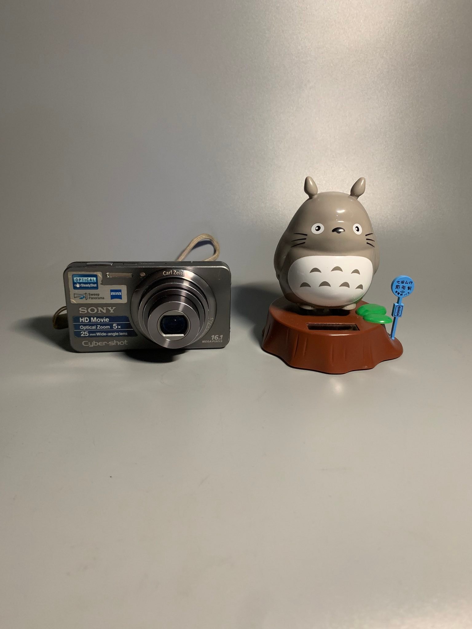 Sony Cybershot DSC-W800 ₱5,500 Specs: Super HAD CCD 20.1 MP