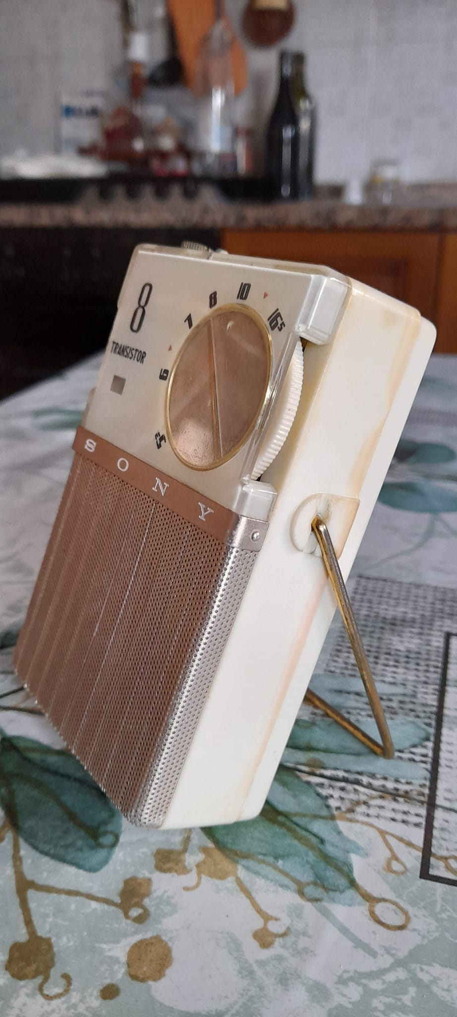 TR 86 Sony Corporation,Tokio.Year 1959.8 transistor,Japan..