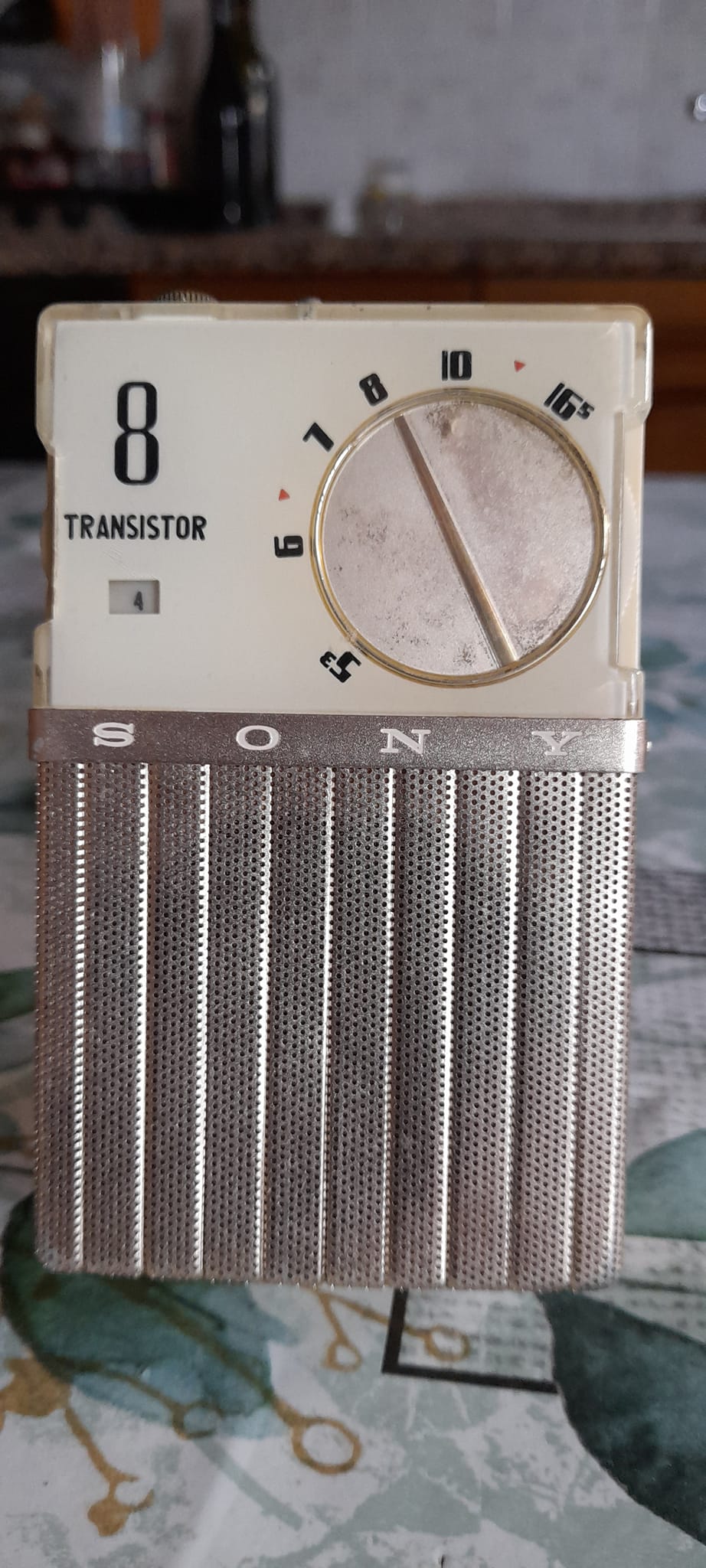 TR 86 Sony Corporation,Tokio.Year 1959.8 transistor,Japan..