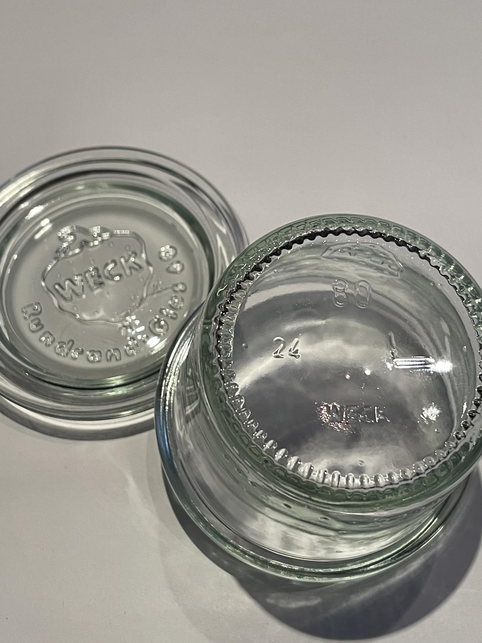 Ei im Glas So, nun habe ich doch noch eine zufriedenstellende Version des Eierkochens in der HFL gefunden. Kleine Weckgläschen gebuttert, habe mich getraut, die ganz kleinen zu nehmen, passt ein Ei