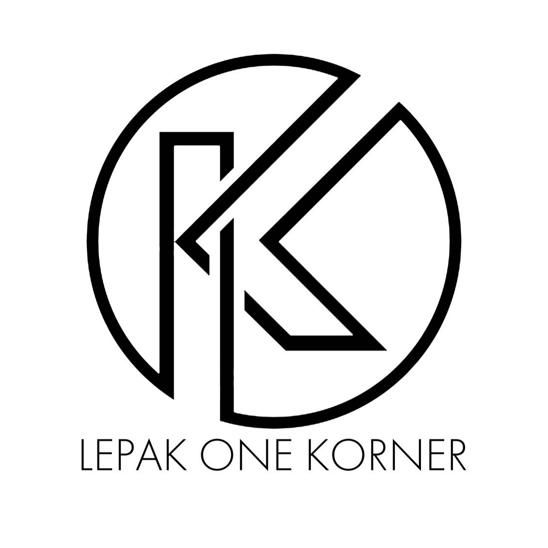 Sibuk nak call radio, sibuk dia nak dengar suara dia kat radio. Click ...