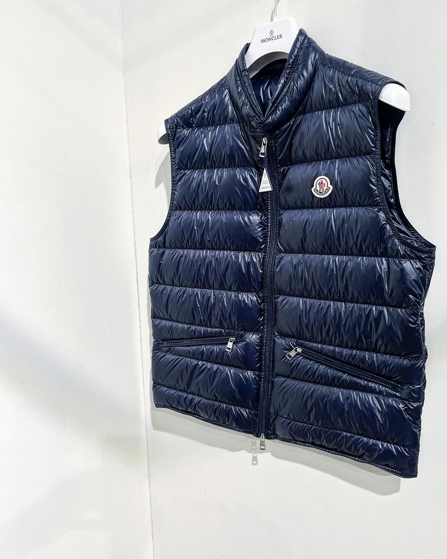 Authentic Moncler Longue Saison women's down vest in a versatile