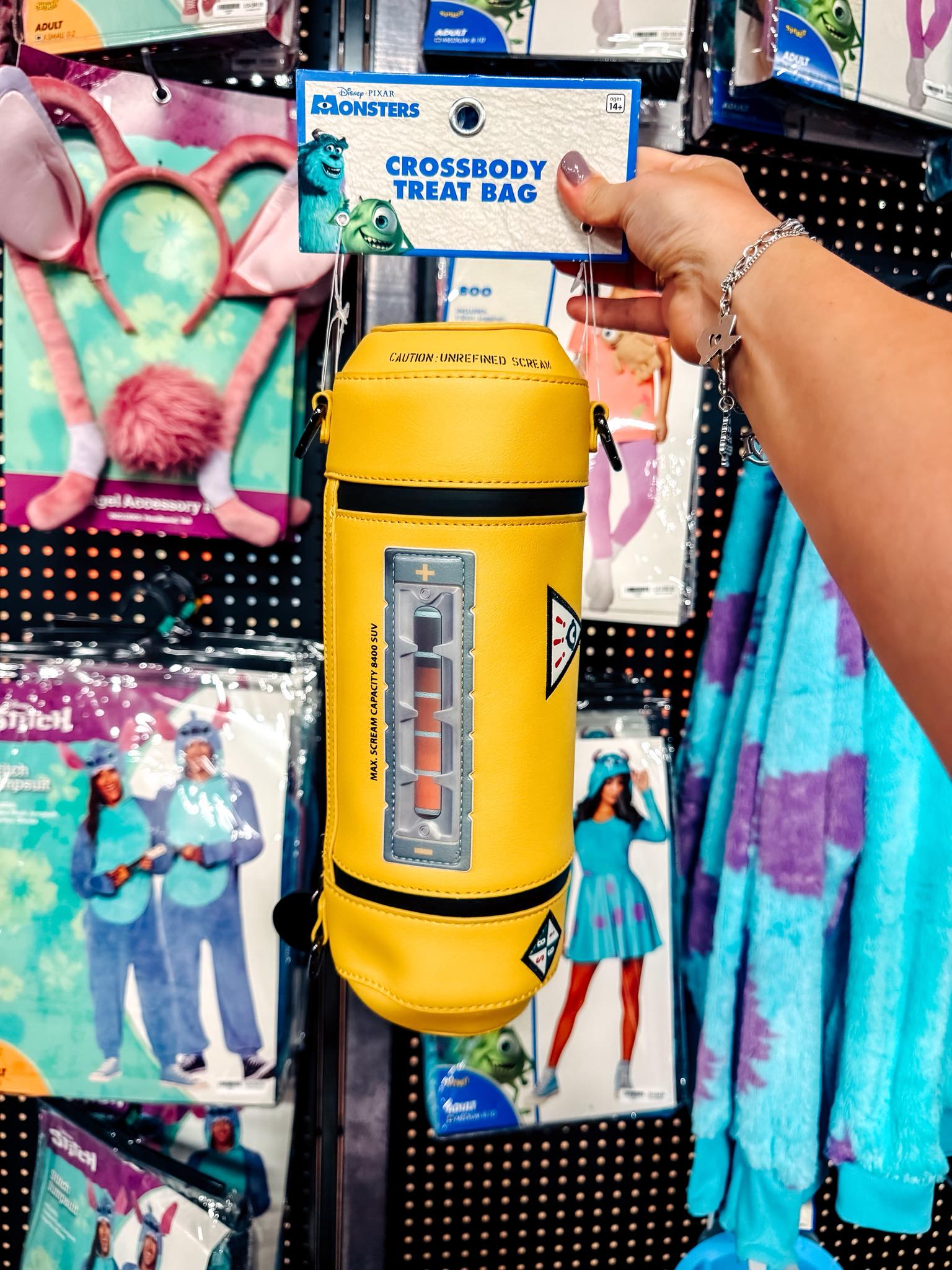 How cool is this Aladdin and Genie Sling Bag? So original and fun 