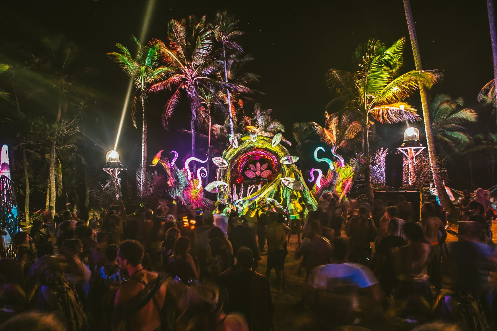 GeoParadise - 🏝️ A Massive Rave on the Caribbean Coast of...