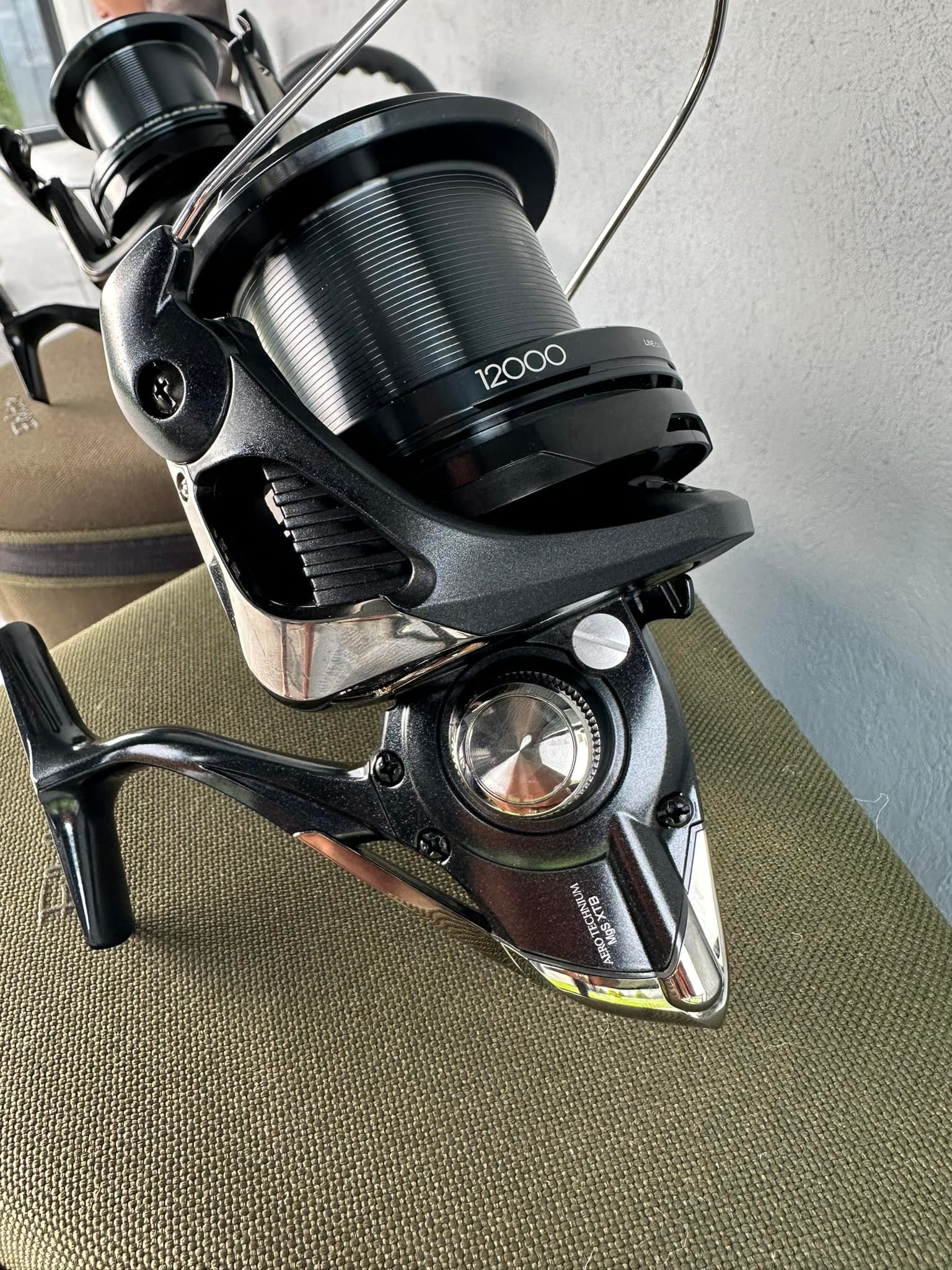 burgon and ball tackle and tuck box Rolling Backpack It features 5 adjustable Color:03 - Strawberry Black Back Shimano Navi fixed spool 3 speed