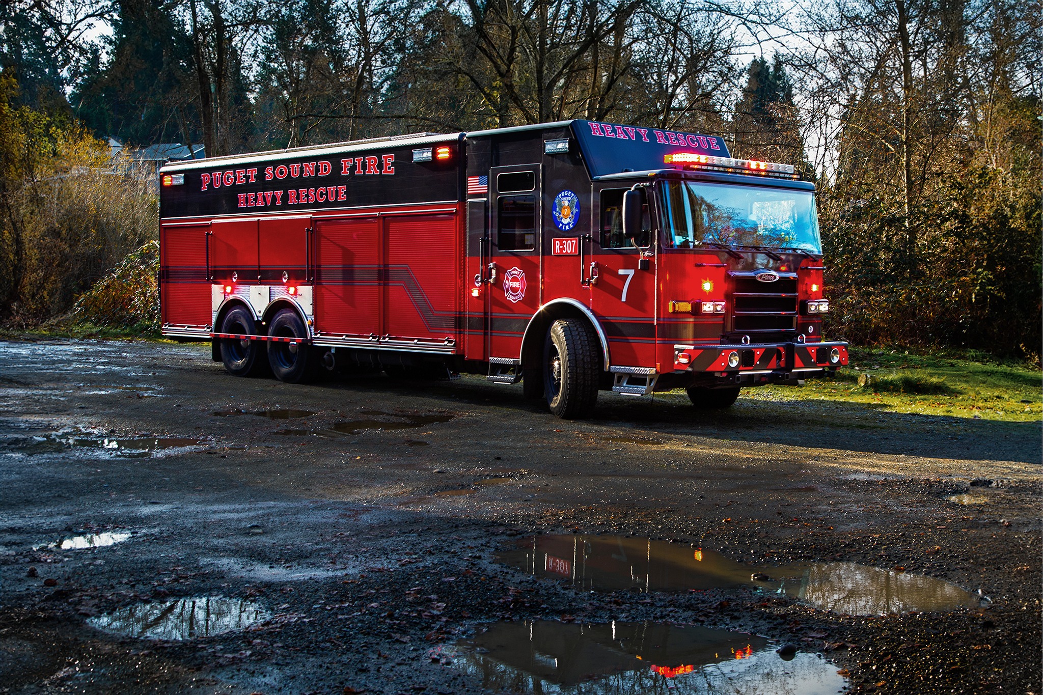 Rescue 307 and Ladder 364 on... - D.J. Sonsteng Photography