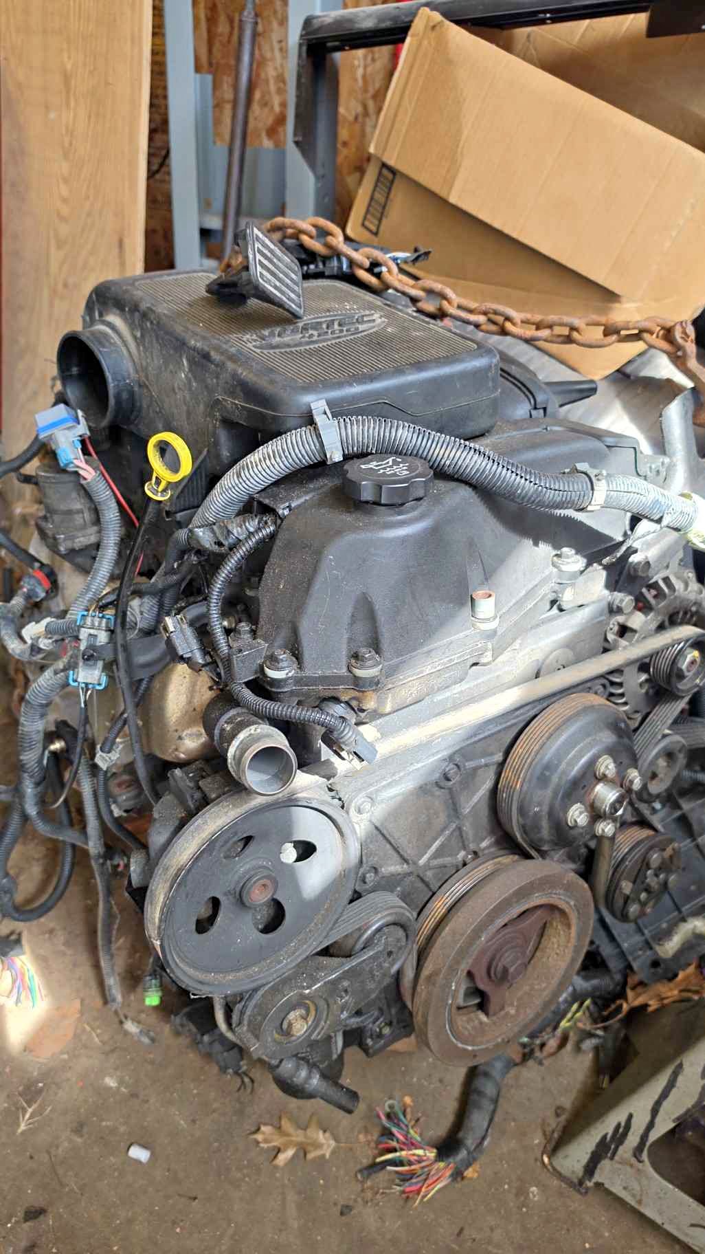 Complete GM 4.2L 4200 engine from a trailblazer - Car Engines & Engine ...