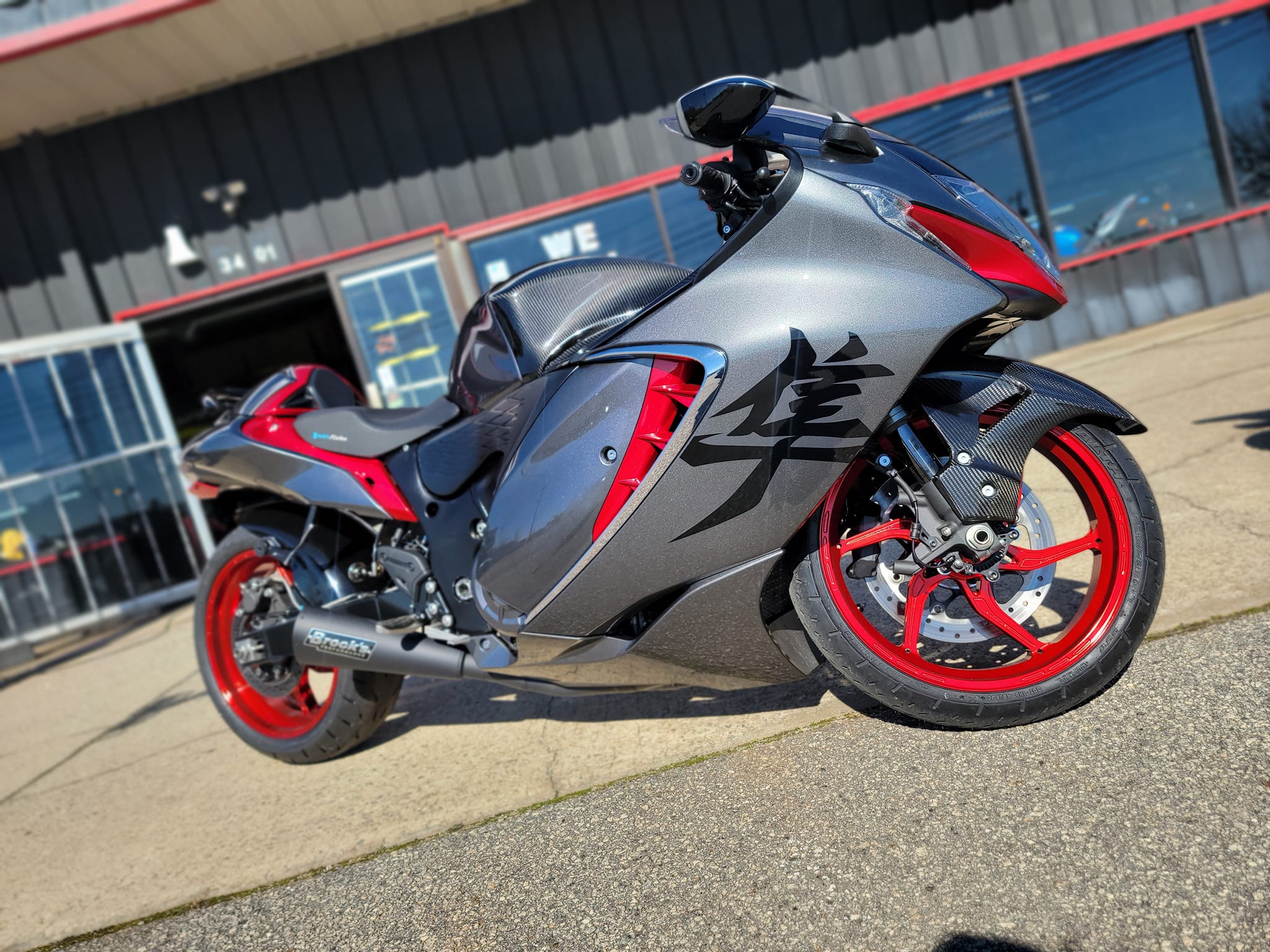Hayabusa with Brock's exhaust and lowered arm