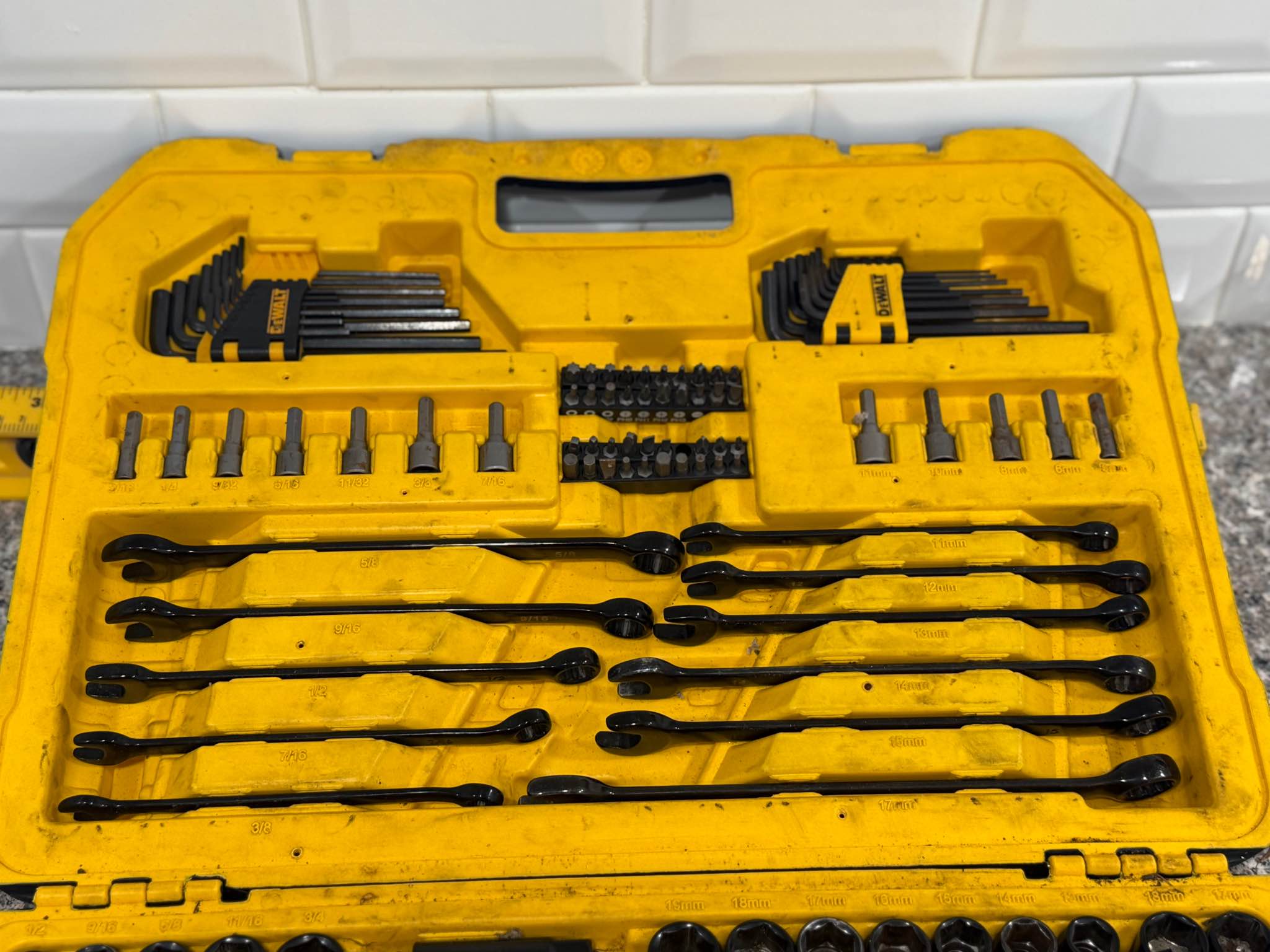 DEWALT Black Chrome Mechanics Tool Set (184-Piece) Hard Case DWMT45184 ...