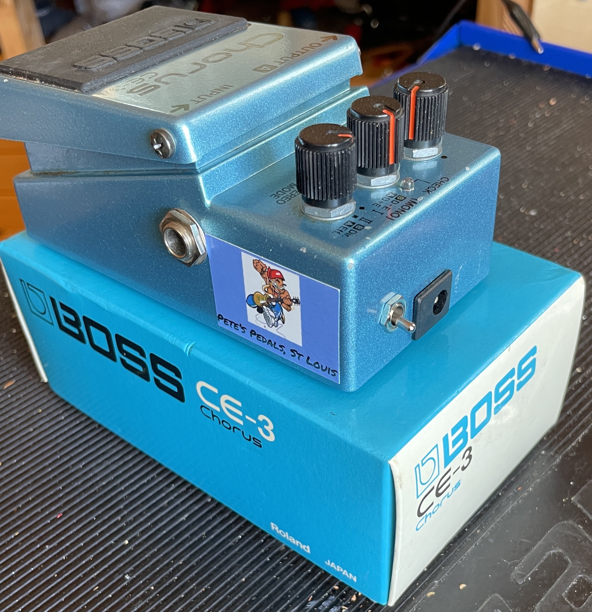 Should I mod my Boss CE-3 for 9v power supply?