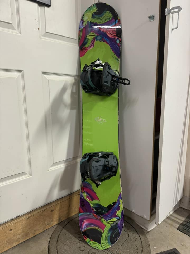 black and green ride snowboard Manic 24/25 160  in the park Ride Zero Board  Country