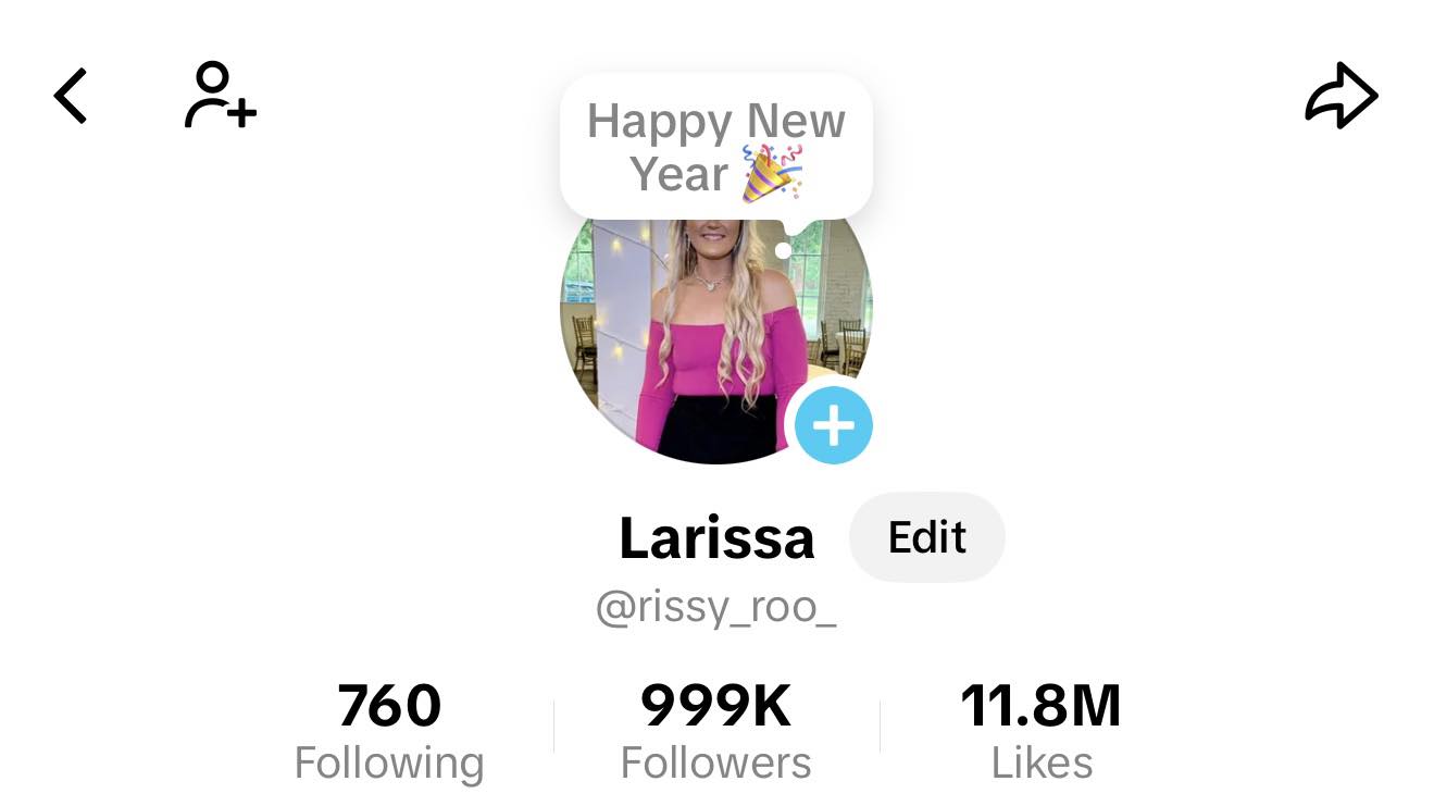 Larissa - 1K more to go until 1 MILLION on TT! I’m screaming!!!! 😭🤯 ...