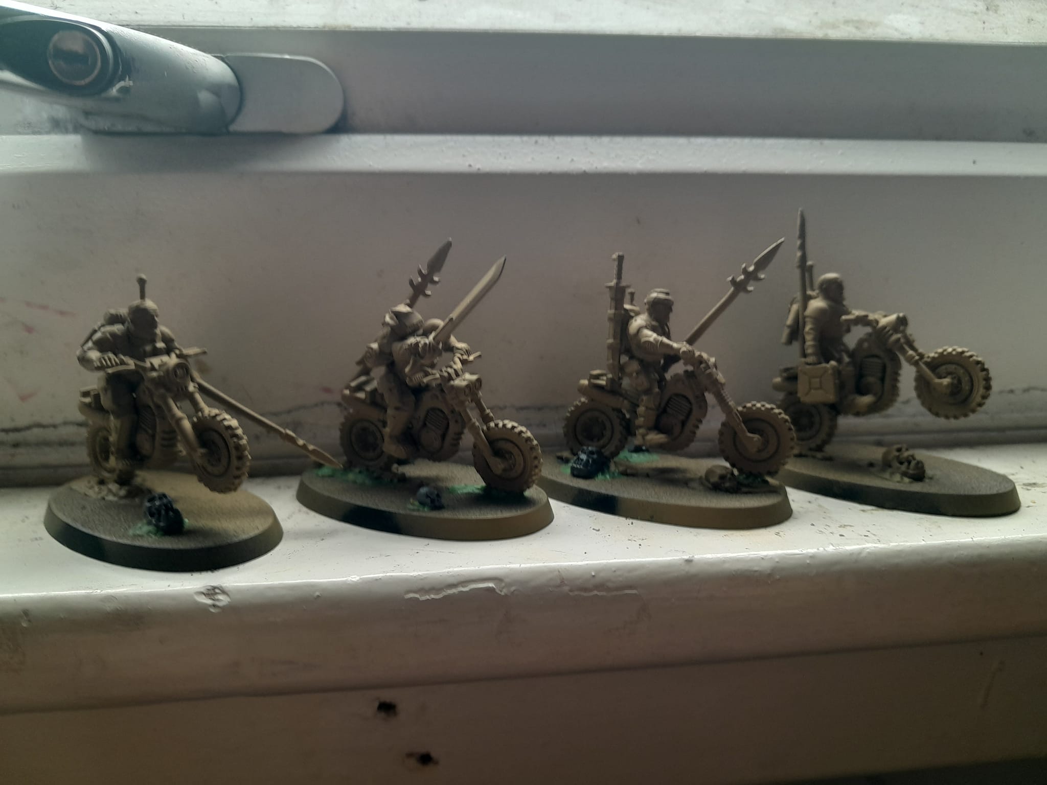 Catachan hippogriff model with command squad kit