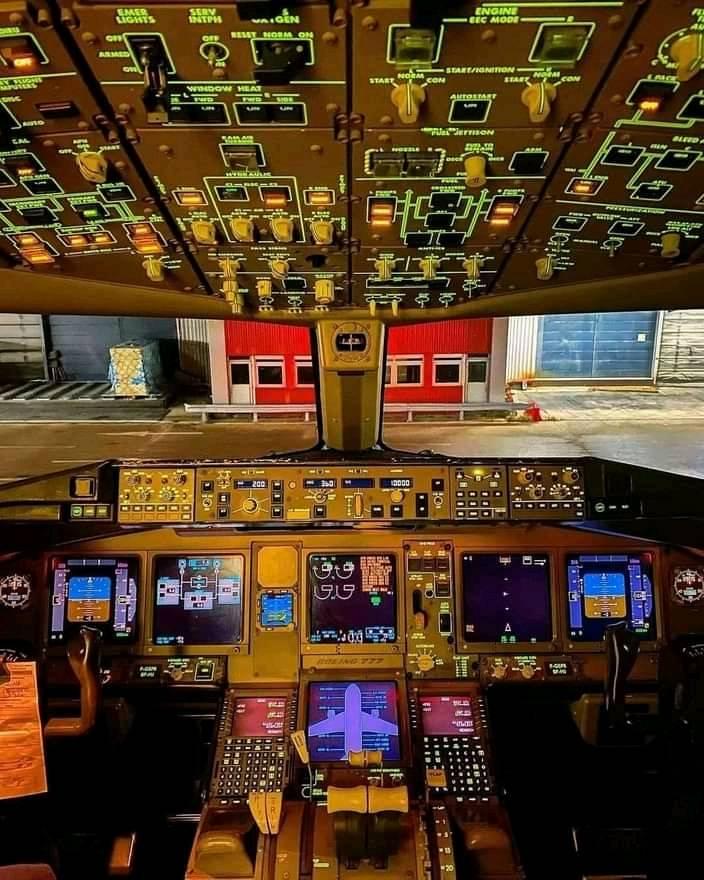 Boeing 777 Cockpit Wallpaper