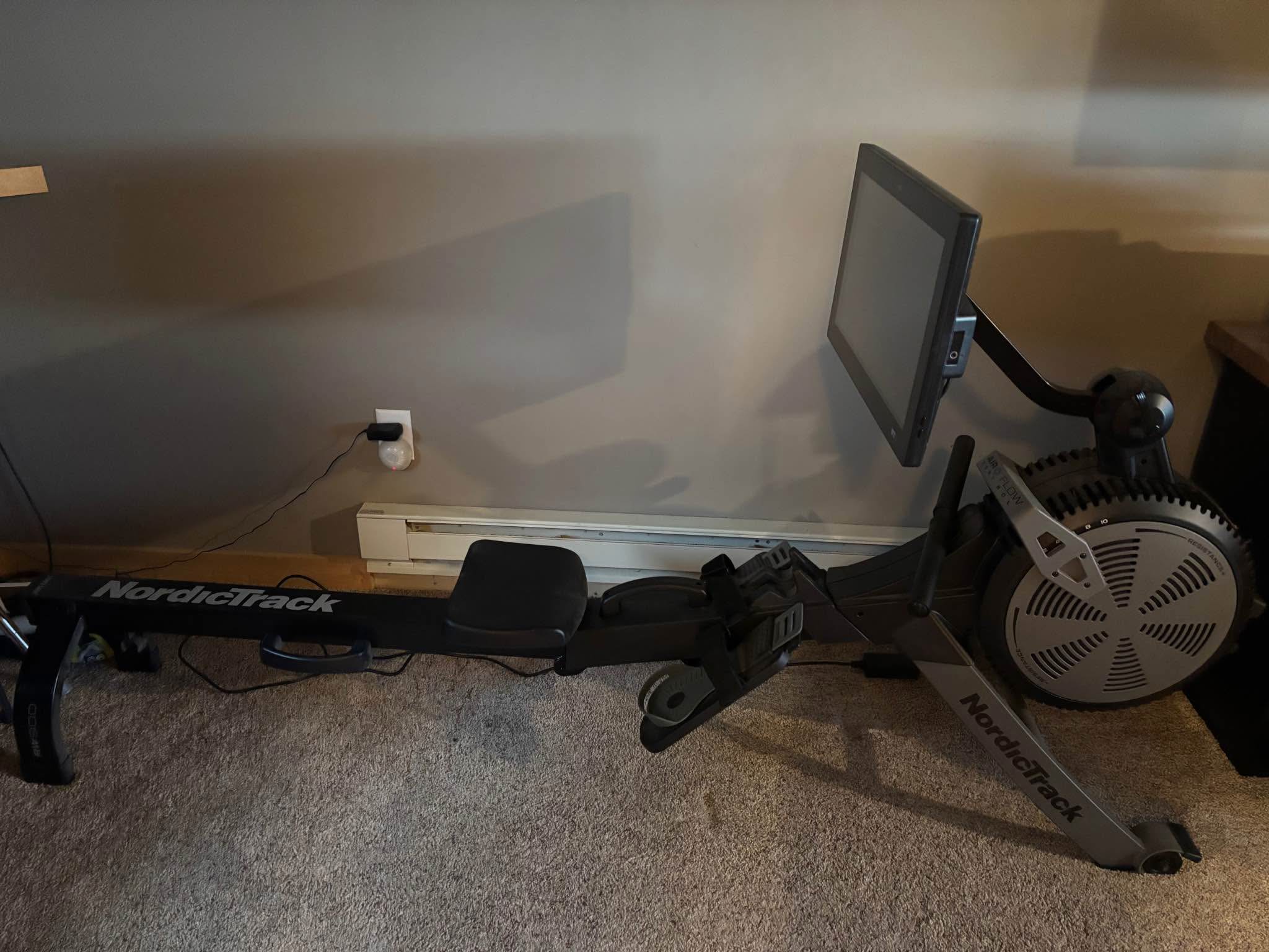 Nordic track RW900 Rower with 22 inch touchscreen - Rowing Machines ...