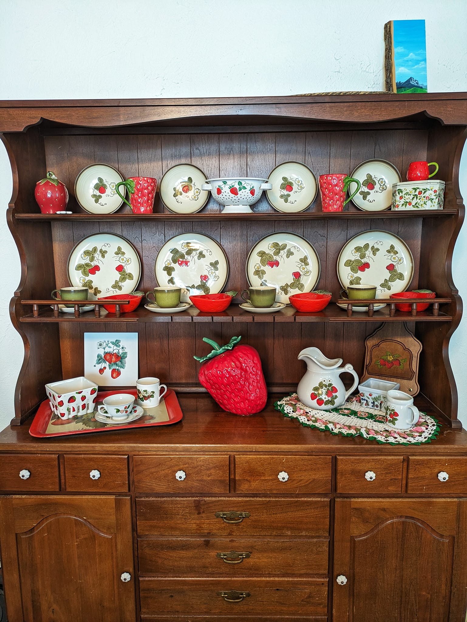 Displaying California Strawberry collection by Metlox-Poppytrail