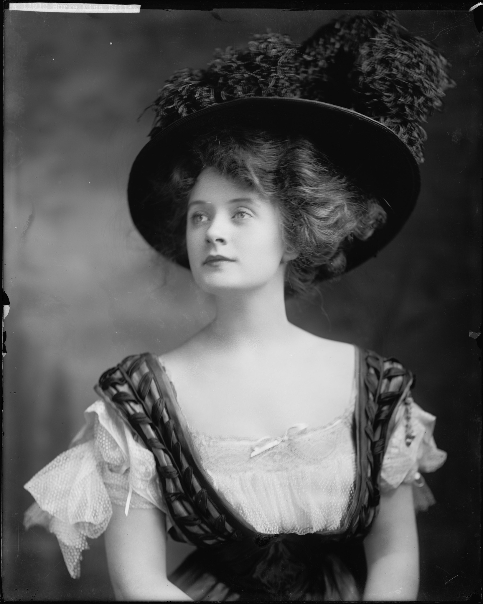Today is the Birthday Anniversary of actress Billie Burke. I can't imagine another actress playing the good witch in “The Wizard of Oz,” (1939). Her bubbly personality and sweet and distinctive voice!
