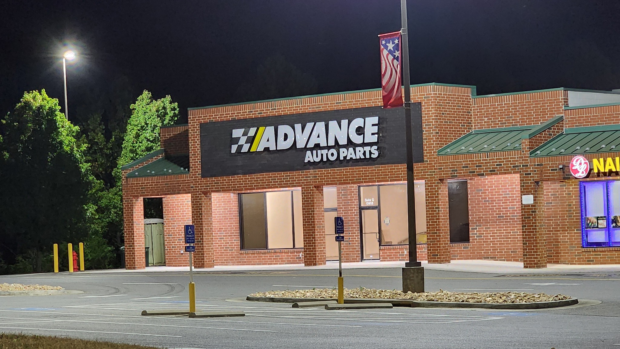 Advance Auto Parts moving into empty space on Wards Road