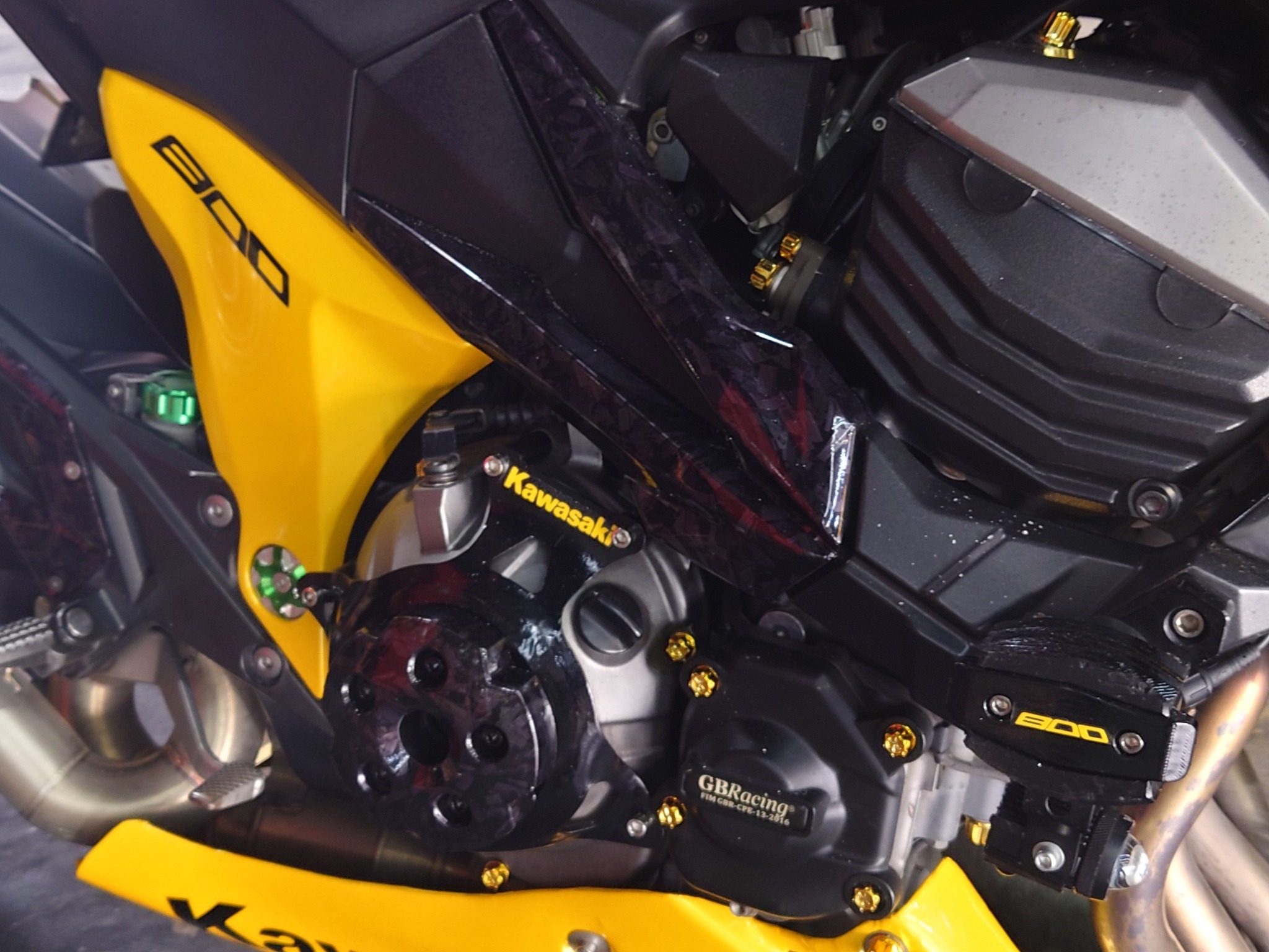 Kawasaki Z800 full warpping Contact or visit us now for more info