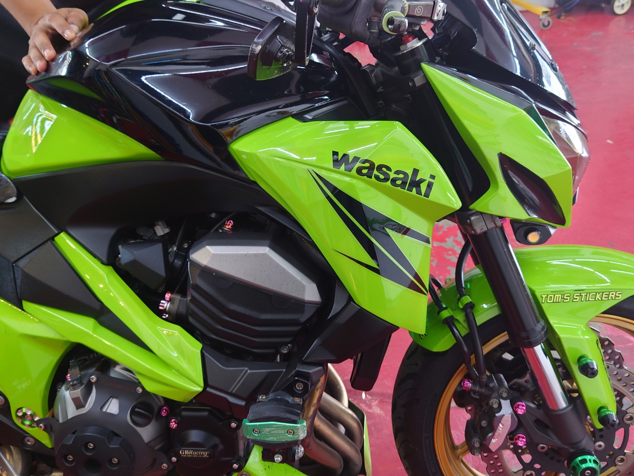 Kawasaki Z800 full warpping Contact or visit us now for more info