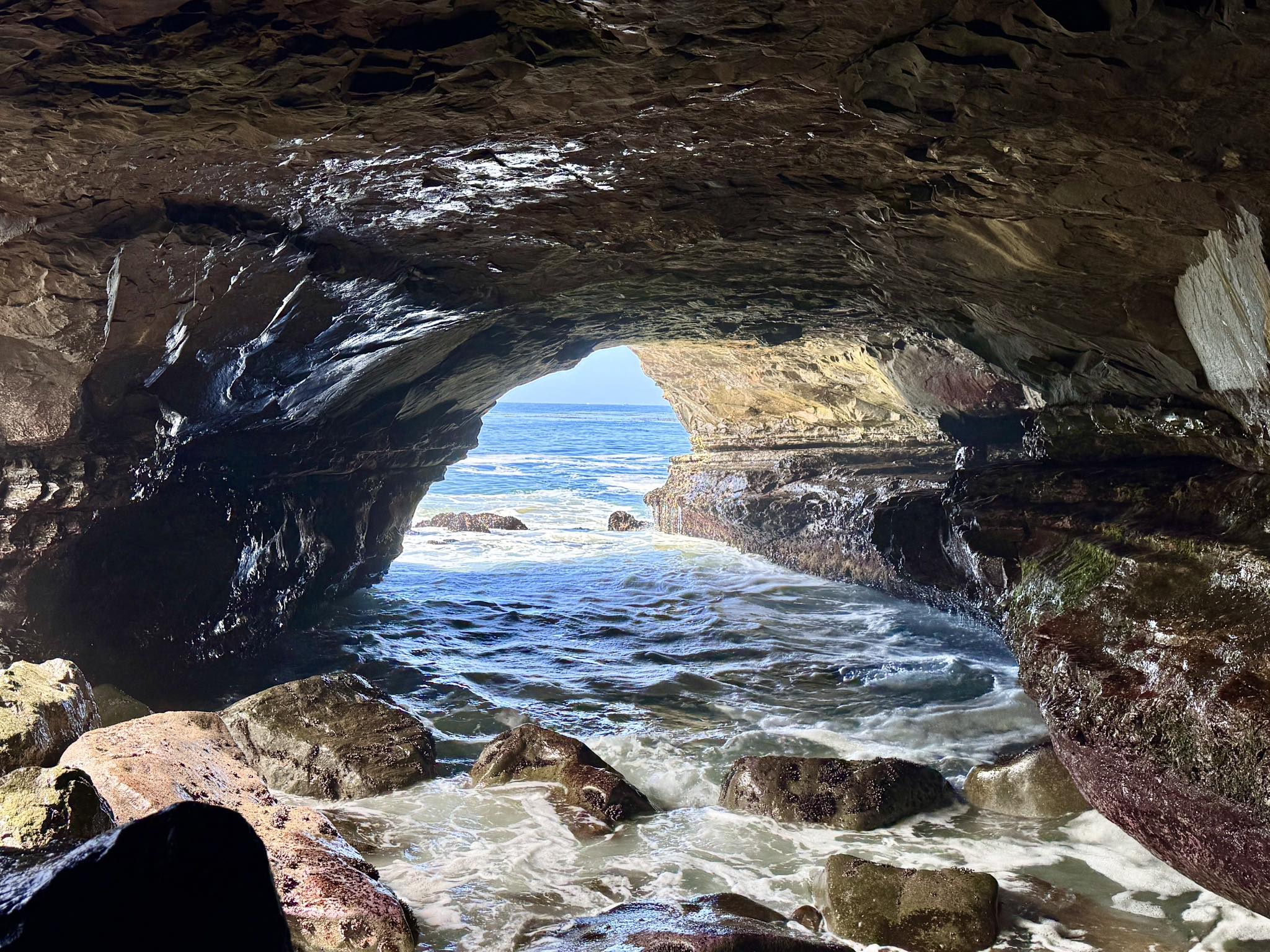 Secret Cave of Seven Miles Beach: Santa Cruz