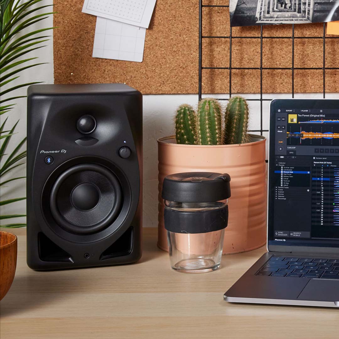 Pioneer DJ DM-40D-BT – Bluetooth™ Powered Studio Monitors Take