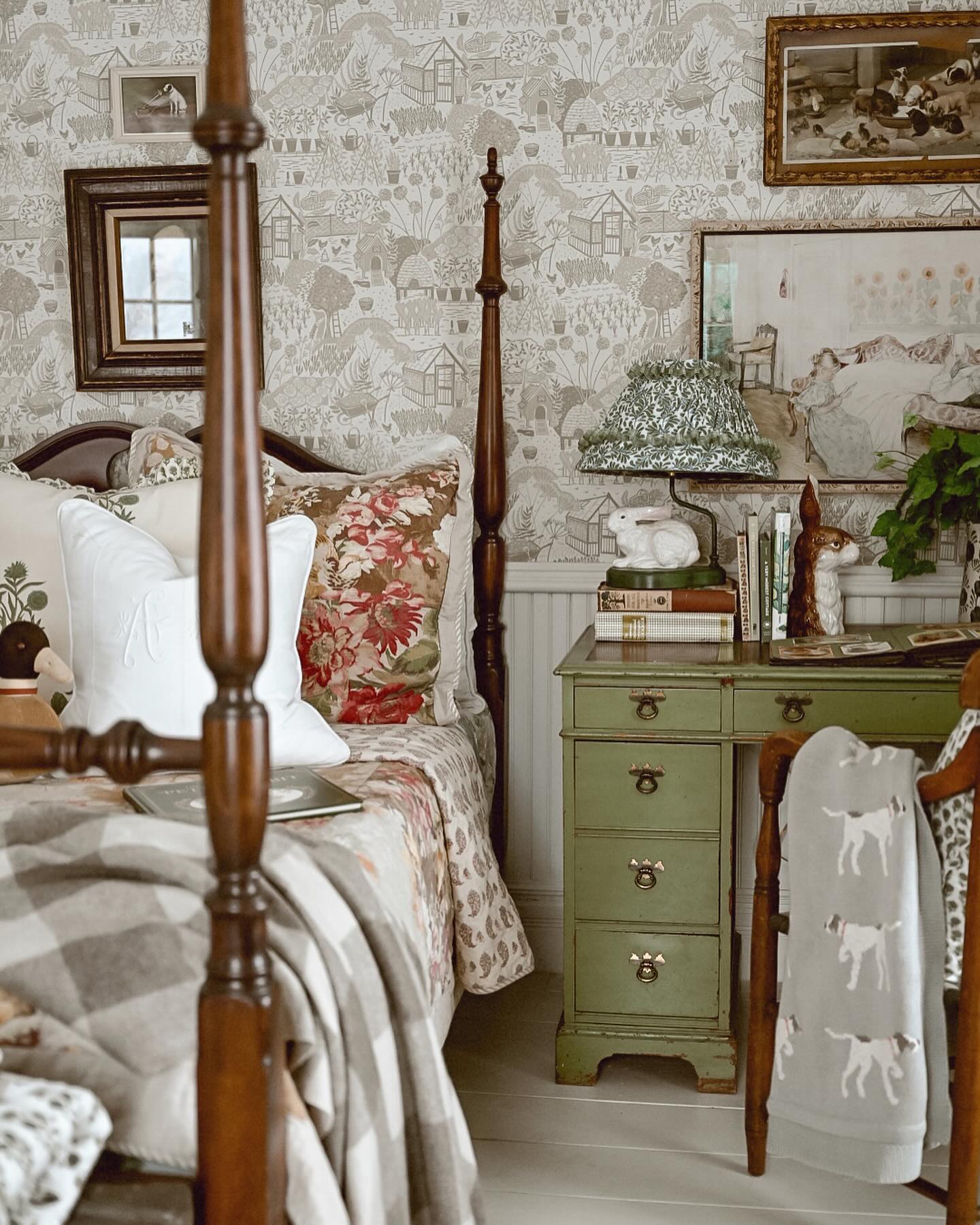 Liz Marie Blog - The cute little ribbon lampshade. Perfect...