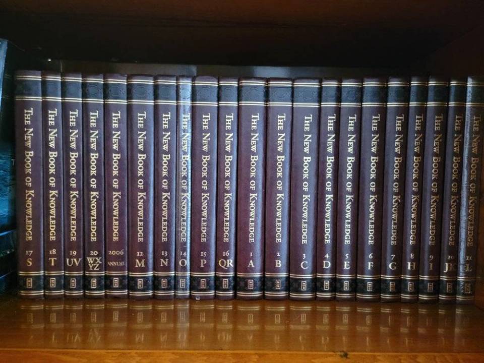 The New Book of Knowledge Encyclopedia complete set - 20 Vols зарна