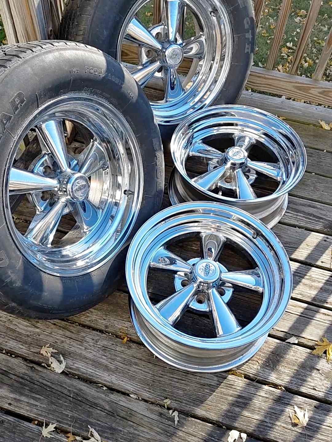 Cragar Chrome wheels, set 17 x 8,61 s/s rally with center cap. Nice but ...
