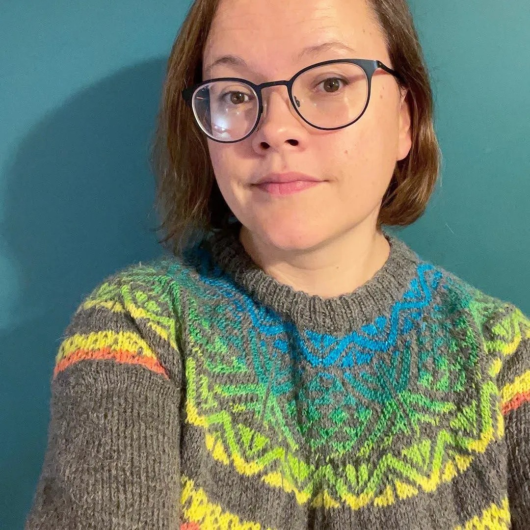 Knitting a neon rainbow Mina's sweater with alterations