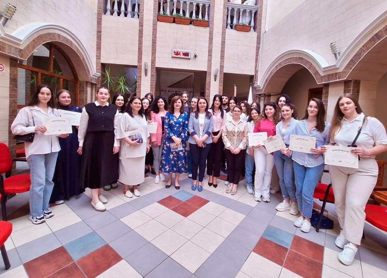 Fakulteti i Shkencave Mjekesore - Albanian University | La Tirana