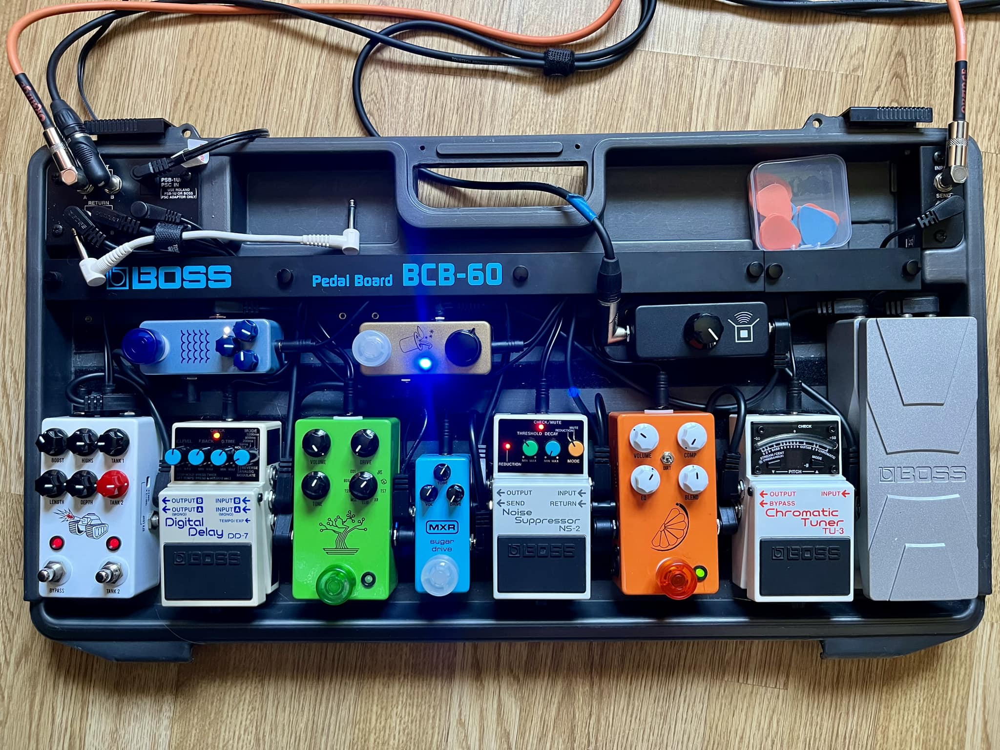 Been using a boss BCB-60 for years. (Only 6 pedals at a time