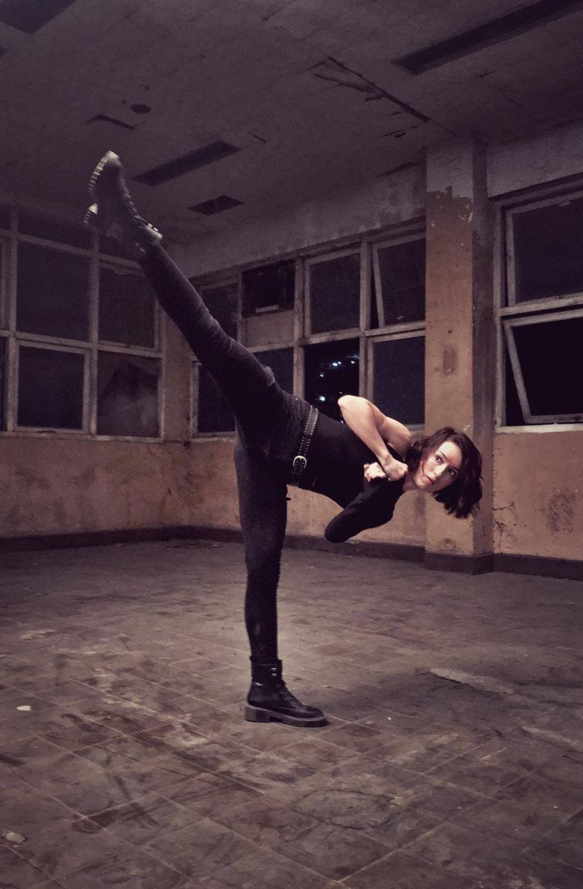 Julie Estelle - The Operator. Netflix...