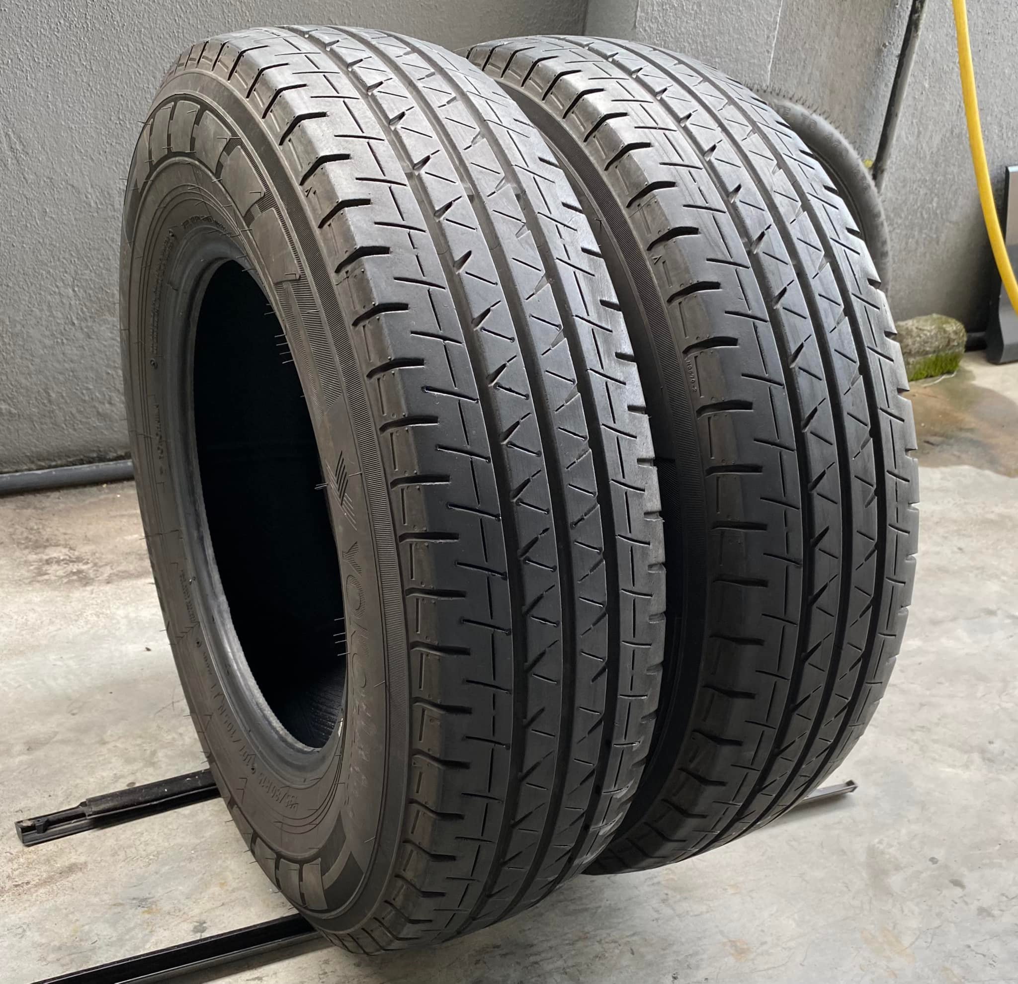 Window Van Tyre 195/80/15 - 195r15 - 195/80r15 Yokohama Bluearth 