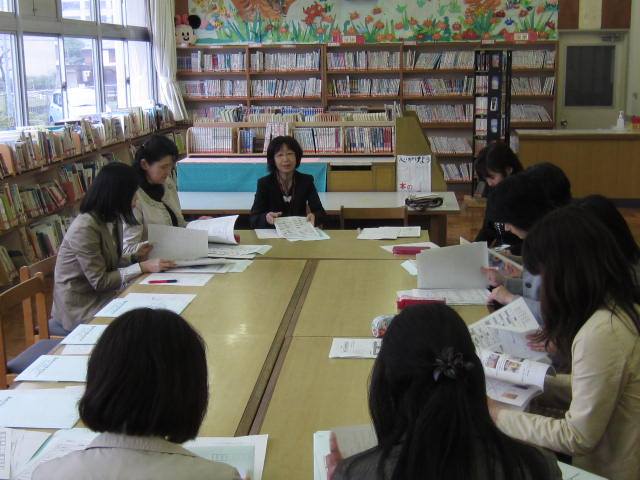 鯖江市文化の館 第１回学校図書館研究会研究部会が進徳小学校で行われました Facebook
