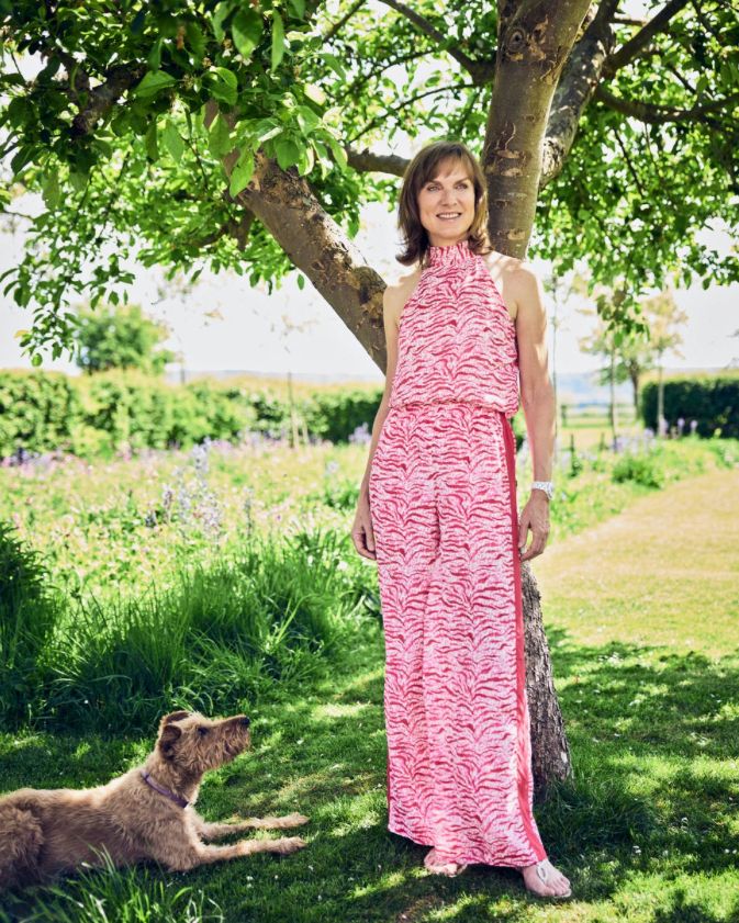 fiona bruce green halter neck dress People talk about mindfulness, but I never feel the need for that… because when I'm in my garden, that's all I'm thinking about,” says Bruce. Between Question Time and Antiques Roadshow Prom dress