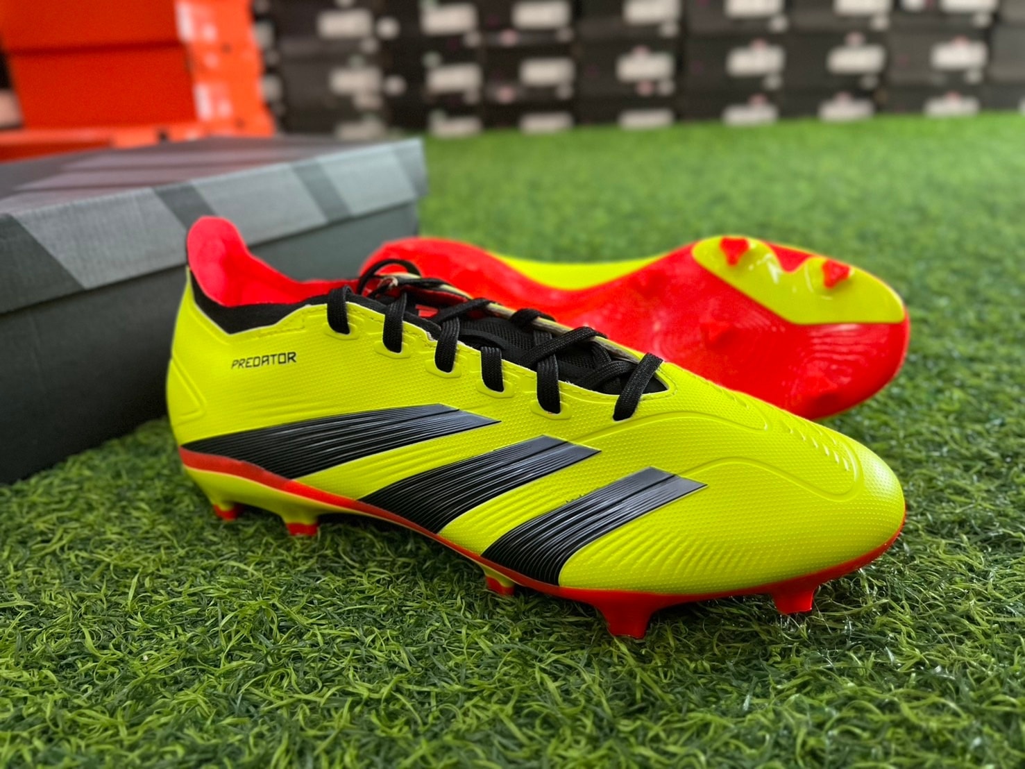 ? Adidas Predator League FG 