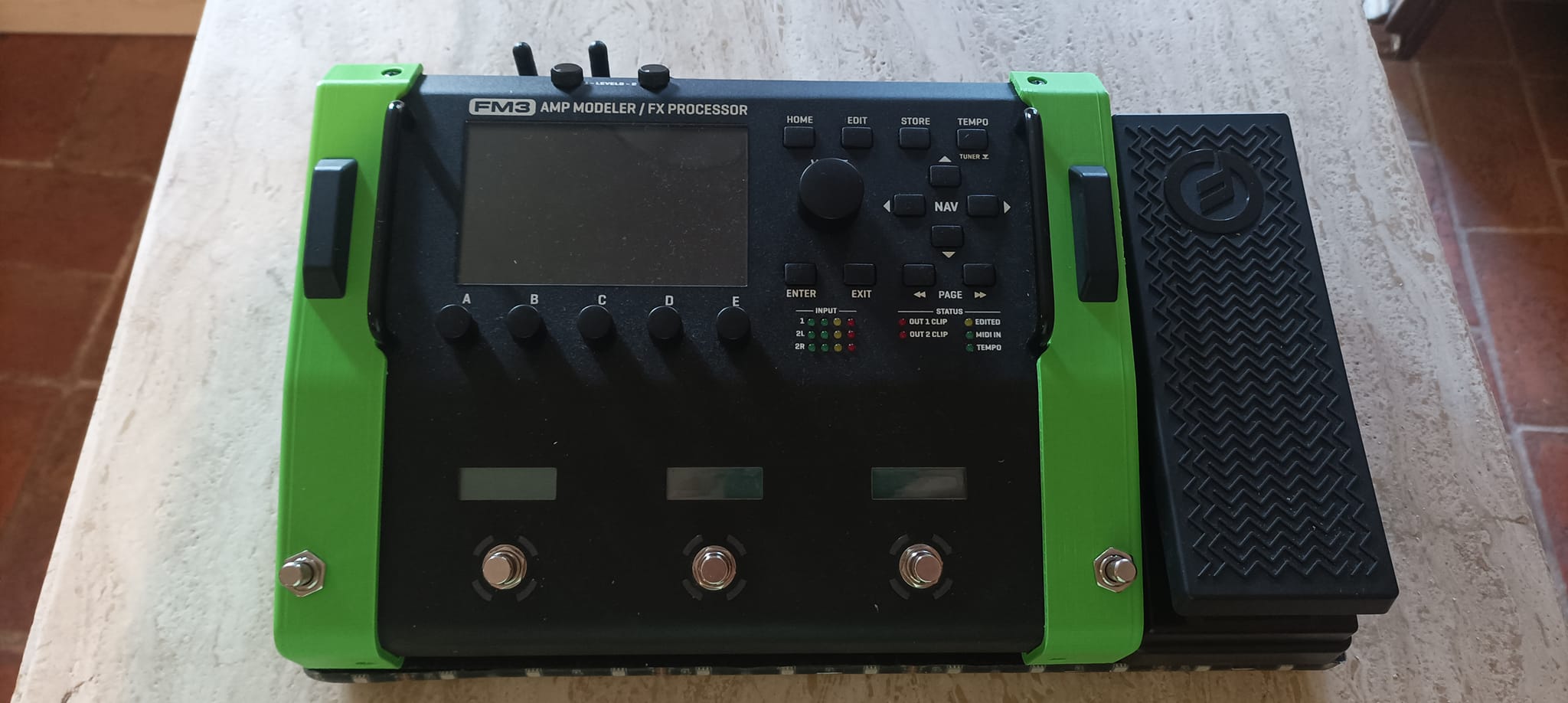 3d printed Fractal audio Fm3 enclosure = Fm5 + expression pedal +
