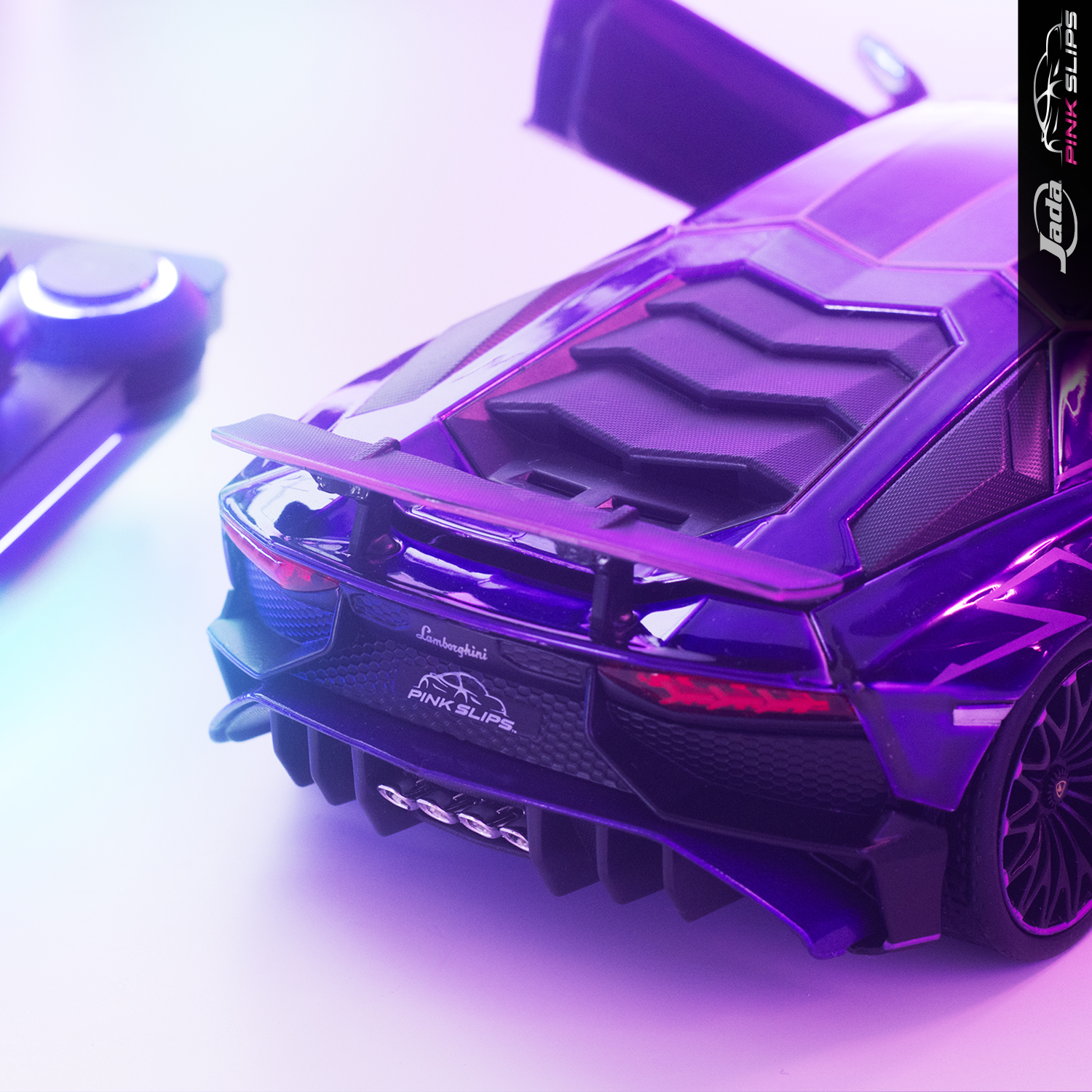 We're in absolute awe over the 1:24 Pink Slips - Lamborghini