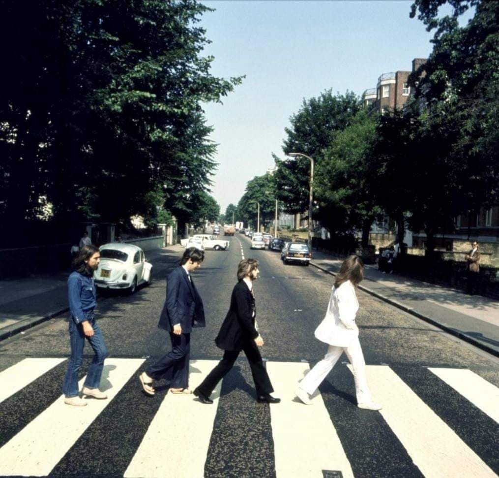 The Beatles ビートルズ プリント 撮影ビル・カールソン 50 years ago, 8 August 1969, photographer Iain Macmillan stood on