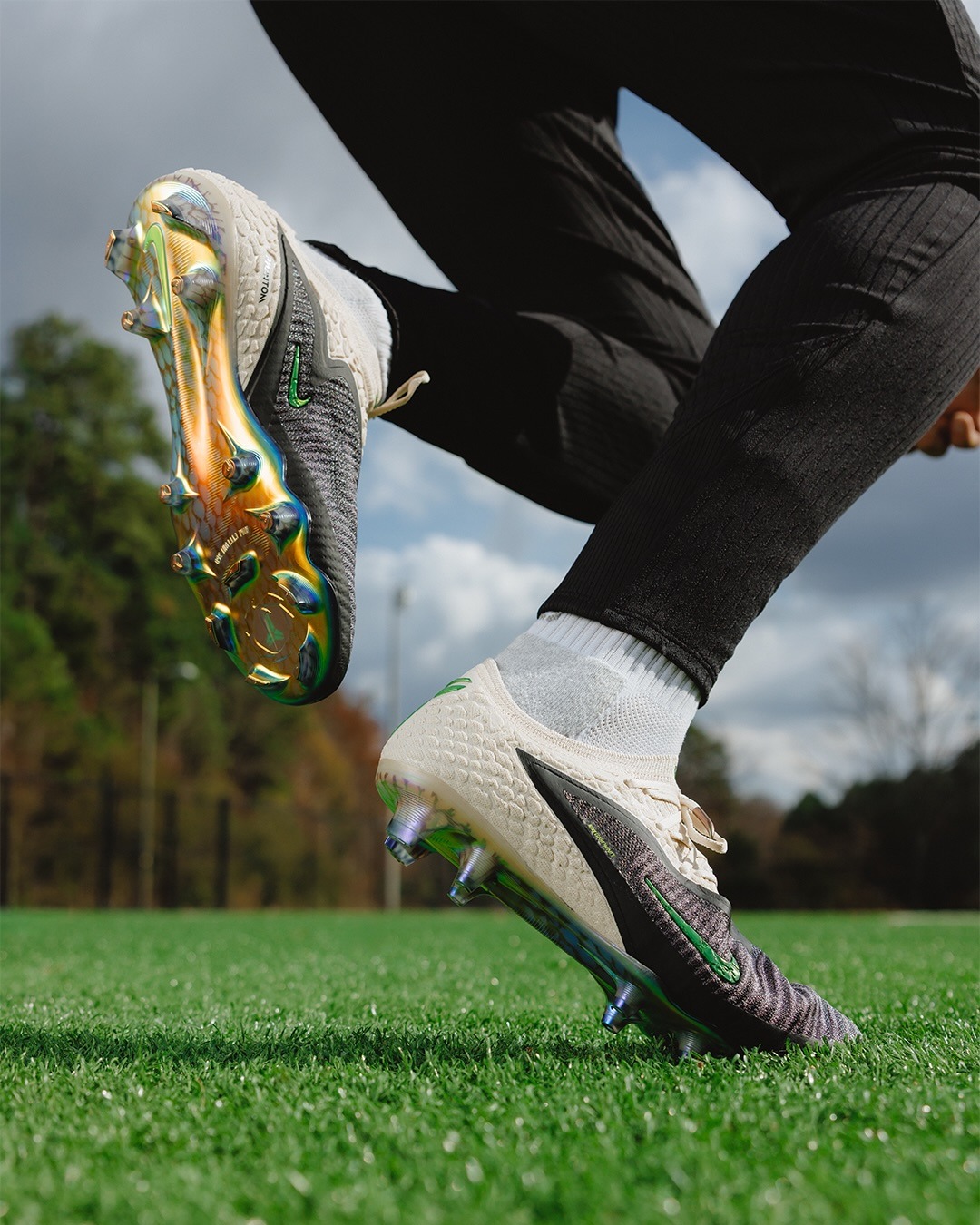 Nike just dropped one of the coldest releases of the year 🐍 The