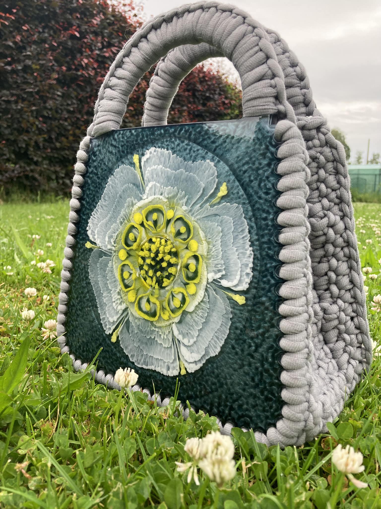Hey Lovelies Learn how to make a cute Shoulder Bag in this