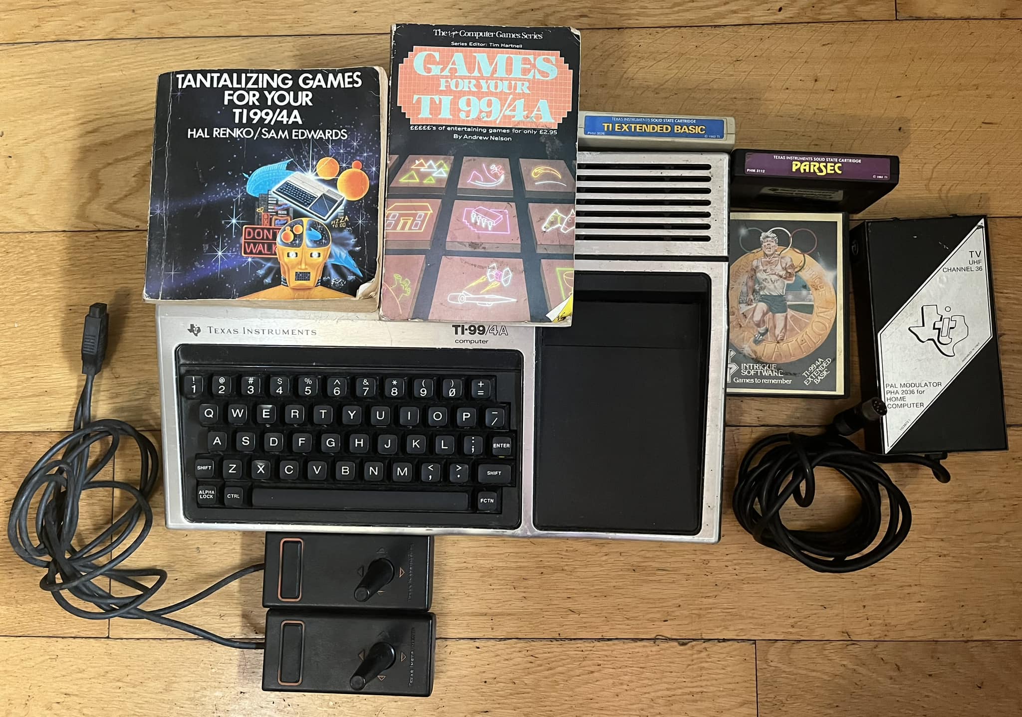 🕹 EXHIBIT OF THE WEEK - Texas Instruments TI99/4A from 1981